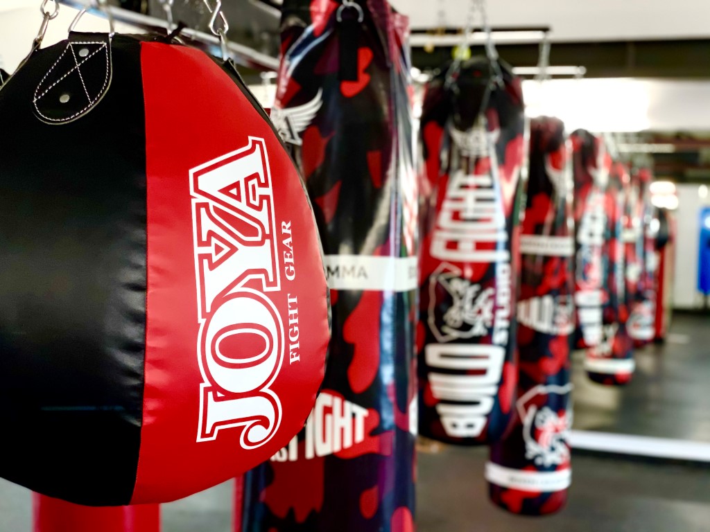 Boxsäcke im Trainingsbereich