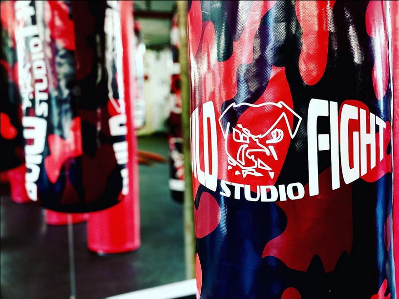 Boxsäcke mit Build & Fight Logo
